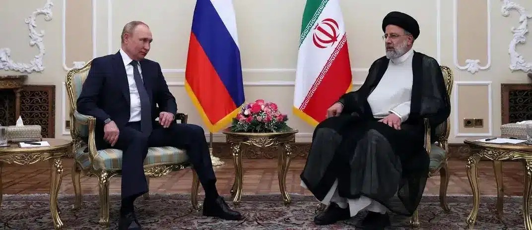 دیپلمات سابق ایران رفتار پوتین با رئیسی را “هدف‌دار” خواند