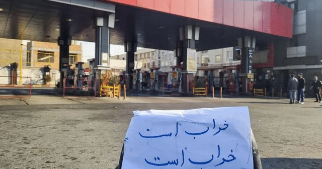 اختلال سراسری در پمپ بنزین‌های ایران؛ «گنجشک درنده»: حمله سایبری کار ما بود
