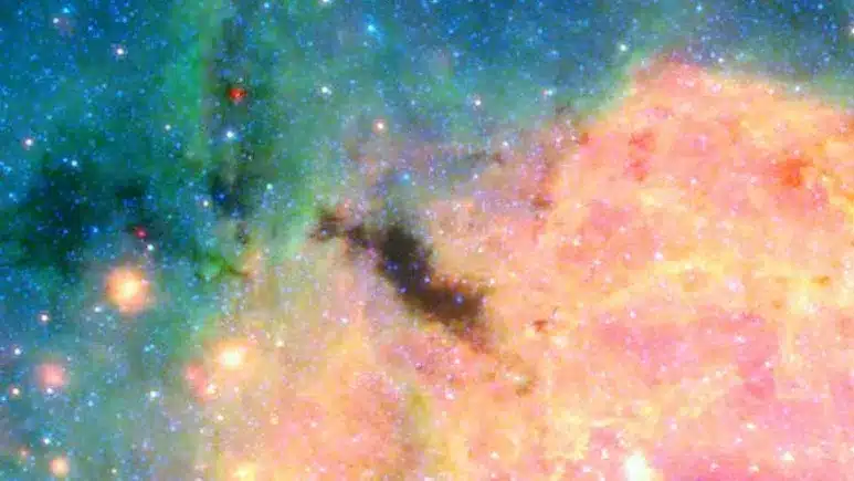 تلسکوپ جیمز وب جزئیات جدیدی را از ناحیه تاریک اسرارآمیز در دل کهکشان راه شیری فاش کرد