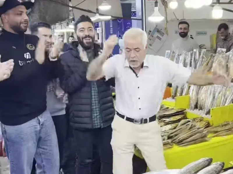 مقام‌های قضایی صفحه اینستاگرام پیرمردی که در رشت آواز می‌خواند و می‌رقصید را مسدود کردند