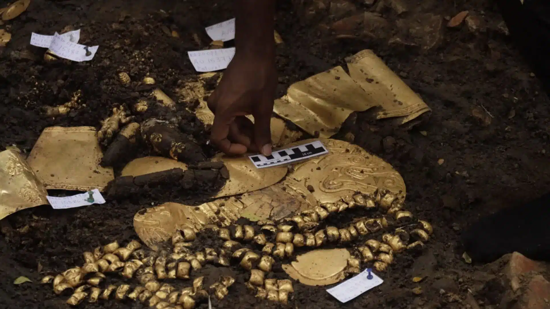 کشف مقبره ۱۲۰۰ ساله مملو از طلا با بقایای ده‌ها نفری که برای حاکم پانامایی قربانی شدند
