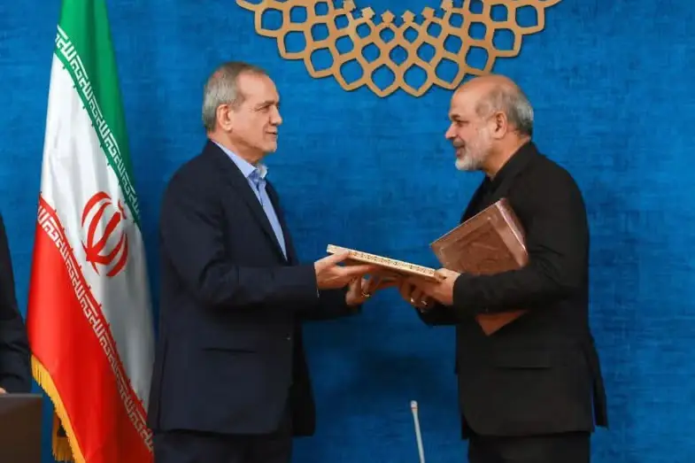 شکاف قدرت در تهران؛ تنش فزاینده میان رئیس‌جمهور و فرماندهان سپاه