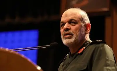 احمد وحیدی: یکه تازه میدان