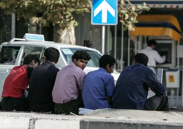 کدام بهتر است؛ بیکارِ آسوده، شاغلِ فرسوده؟