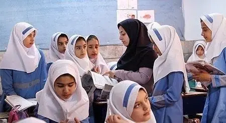 دو چهره‌ برای یک معلم؛ خسته‌ در ‌مدرسه، پرانرژی در کلاس خصوصی