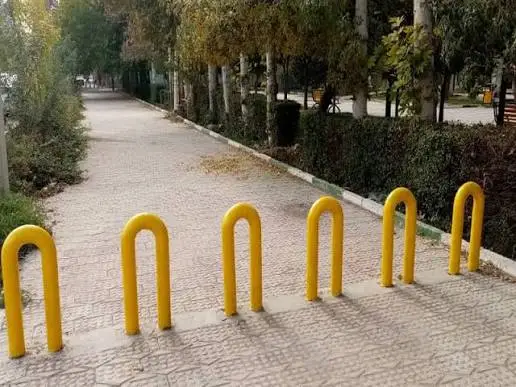 شهر برای همه؛ وقتی یک مانع فلزی راه کالسکه و ویلچر را می‌بندد